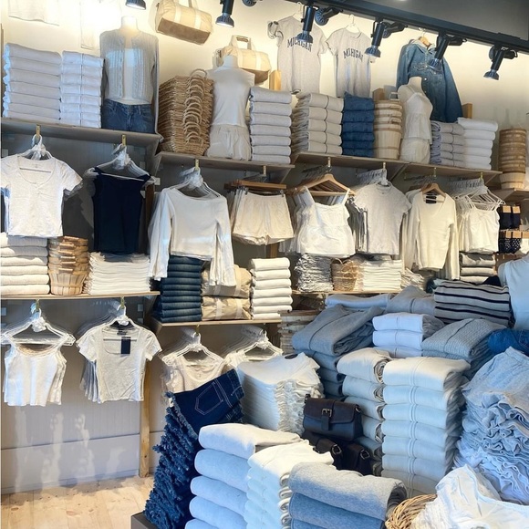 brandy melville mystery box 🖤 CLOSET CLEAN OUT SALE! - Picture 4 of 8